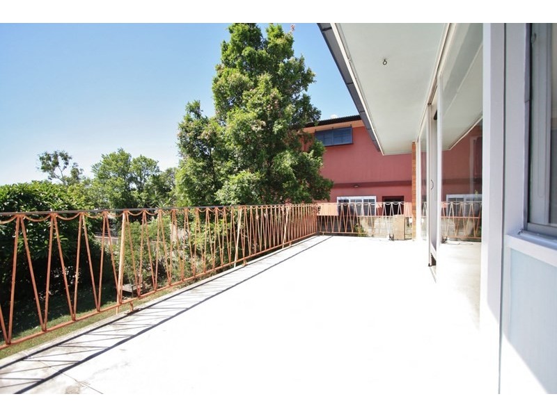 18 Kneale Street, Holland Park West QLD 4121