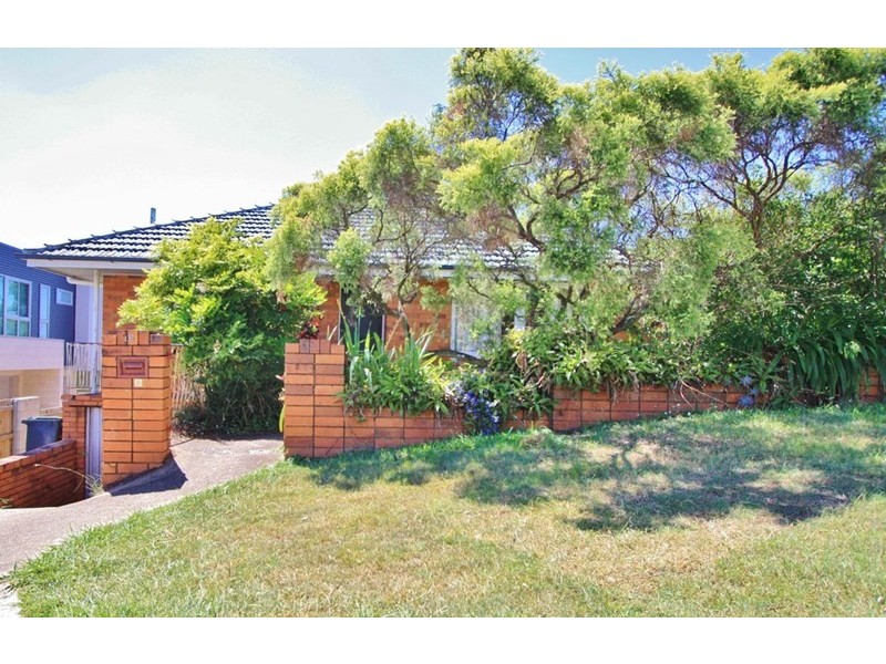 18 Kneale Street, Holland Park West QLD 4121