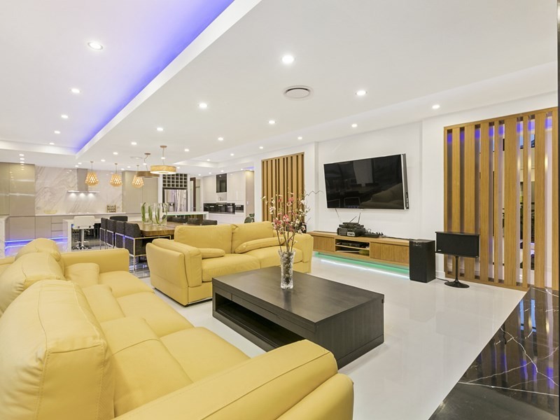 9 Parnassus Street, Robertson QLD 4109