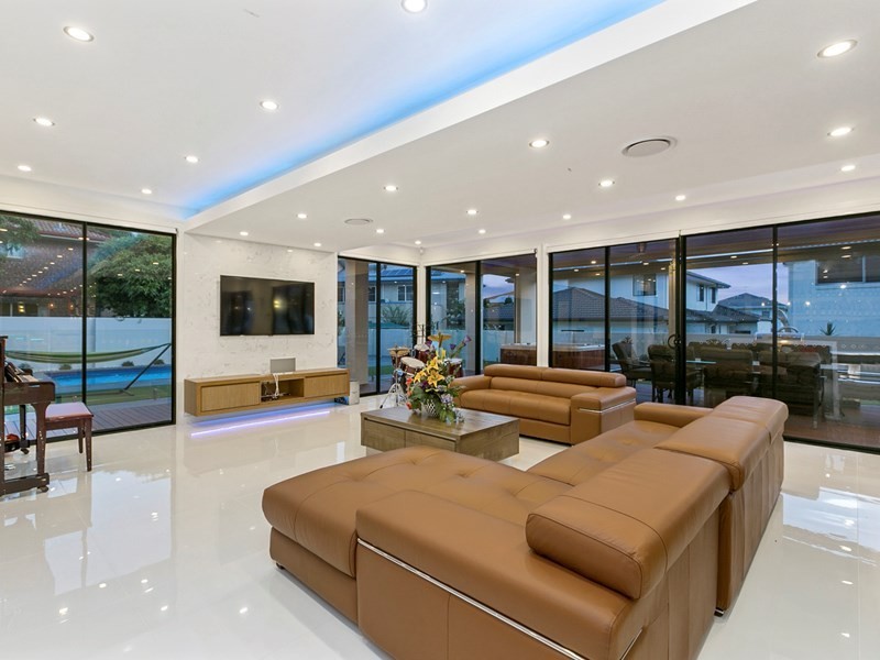 9 Parnassus Street, Robertson QLD 4109