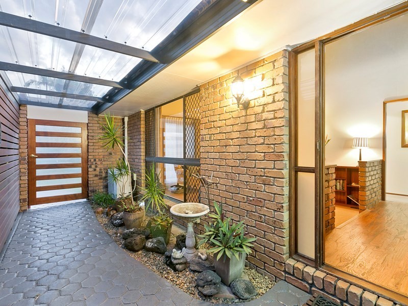 18 Laglan Street, Carindale QLD 4152