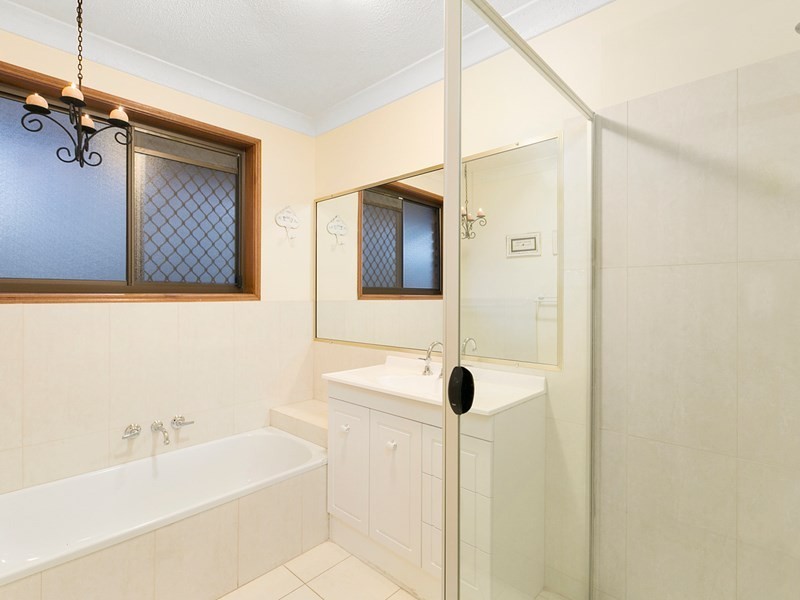 18 Laglan Street, Carindale QLD 4152