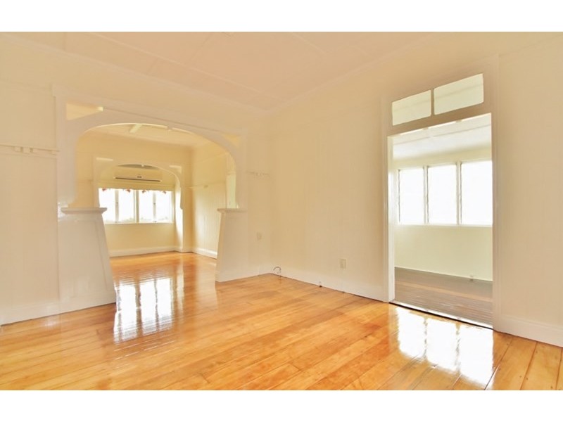 18 Chatsworth Road, Greenslopes QLD 4120