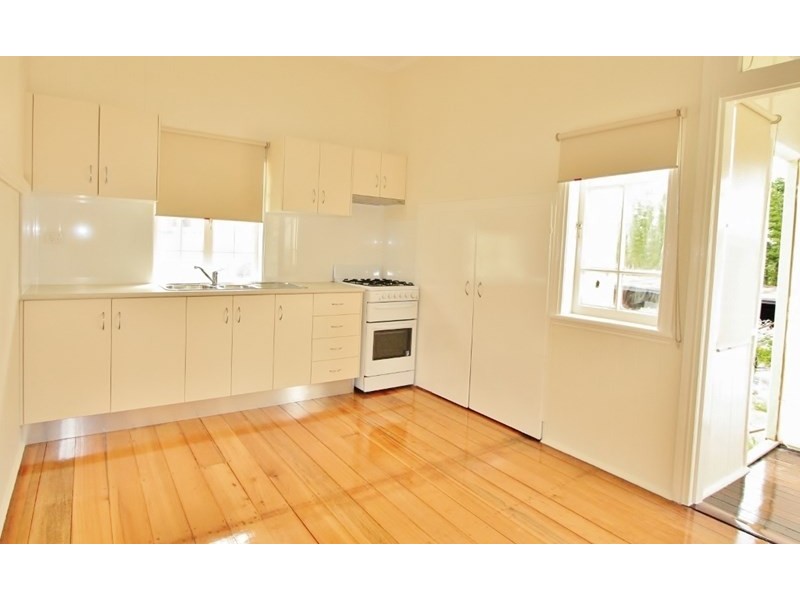 18 Chatsworth Road, Greenslopes QLD 4120