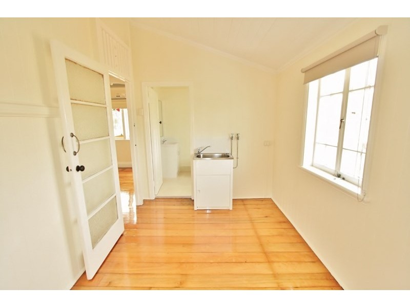 18 Chatsworth Road, Greenslopes QLD 4120