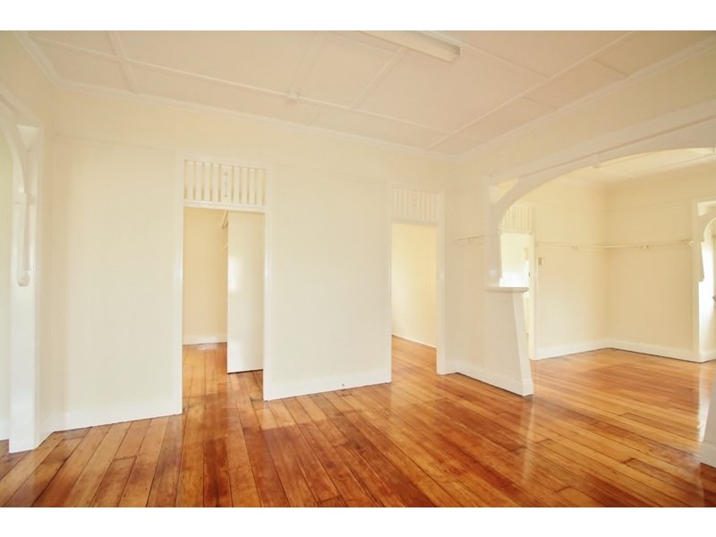 18 Chatsworth Road, Greenslopes QLD 4120