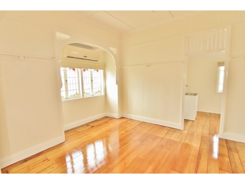 18 Chatsworth Road, Greenslopes QLD 4120