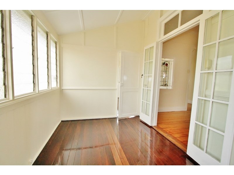 18 Chatsworth Road, Greenslopes QLD 4120