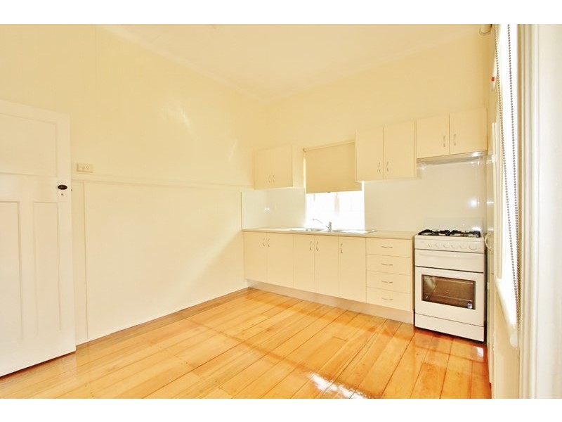 18 Chatsworth Road, Greenslopes QLD 4120