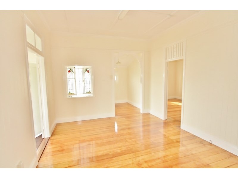 18 Chatsworth Road, Greenslopes QLD 4120