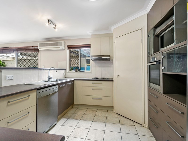 6 Links Avenue, Meadowbrook QLD 4131
