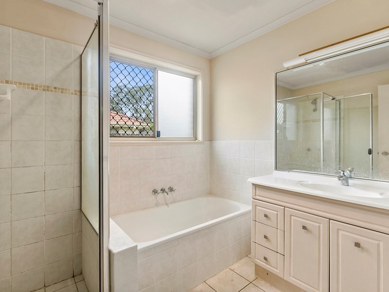 6 Links Avenue, Meadowbrook QLD 4131