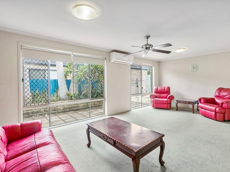 6 Links Avenue, Meadowbrook QLD 4131