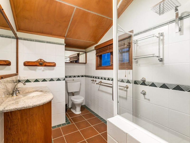 110 Shorncliffe Parade, Shorncliffe QLD 4017