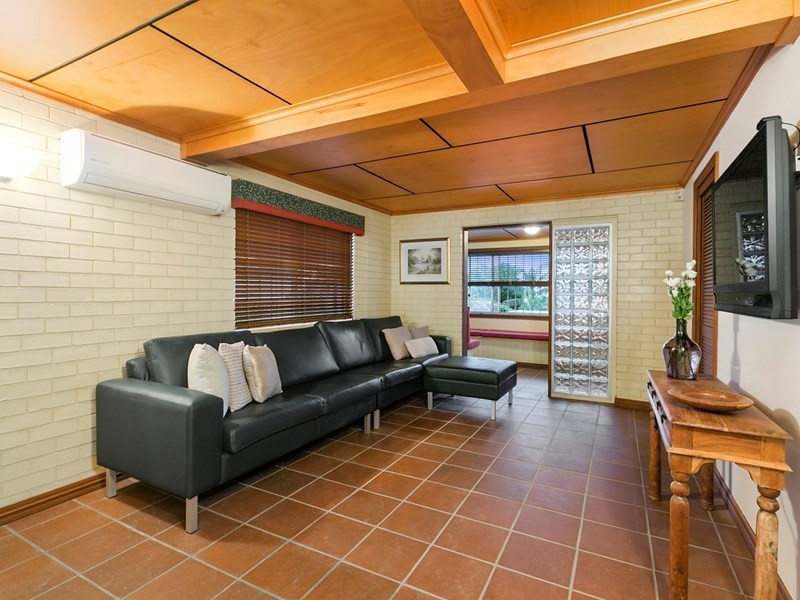 110 Shorncliffe Parade, Shorncliffe QLD 4017