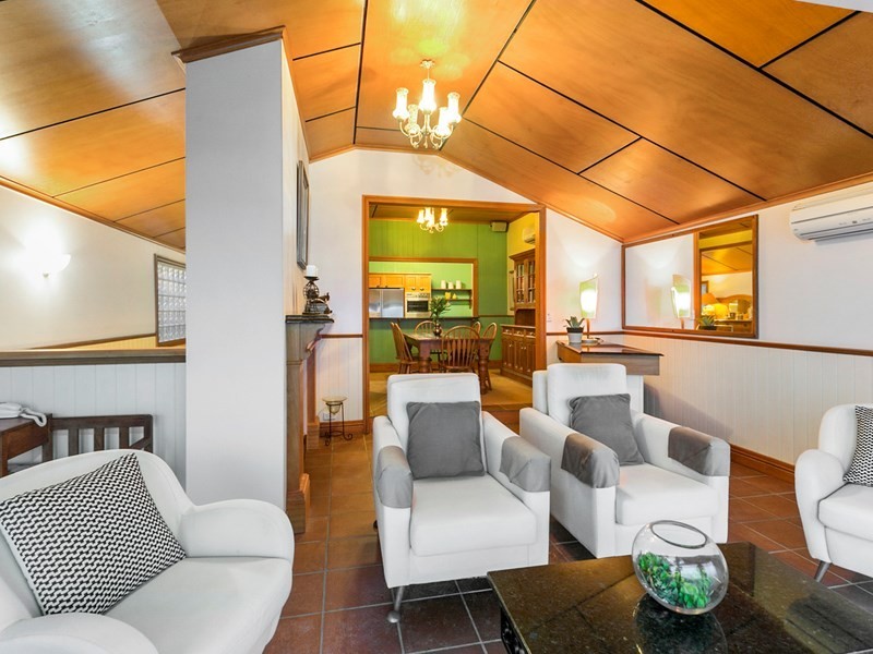 110 Shorncliffe Parade, Shorncliffe QLD 4017