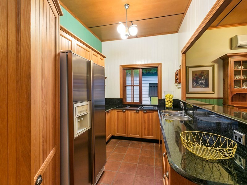 110 Shorncliffe Parade, Shorncliffe QLD 4017