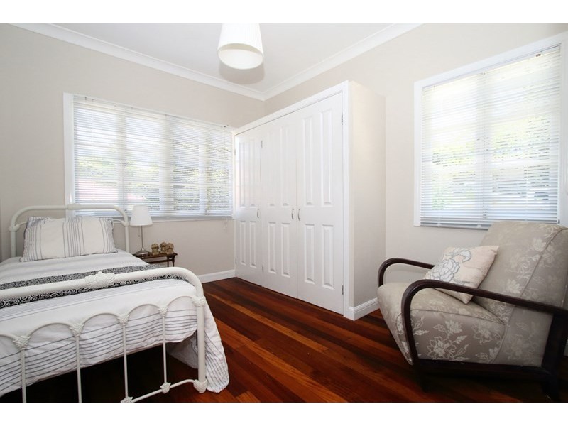 5 Digby Street, Holland Park QLD 4121