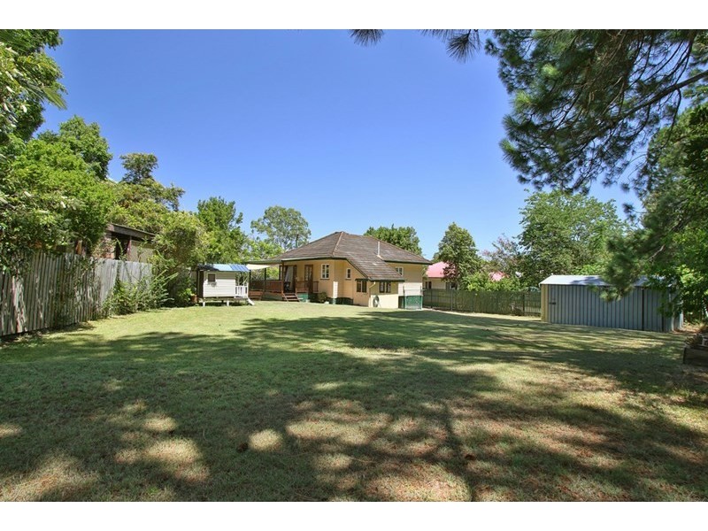 5 Digby Street, Holland Park QLD 4121