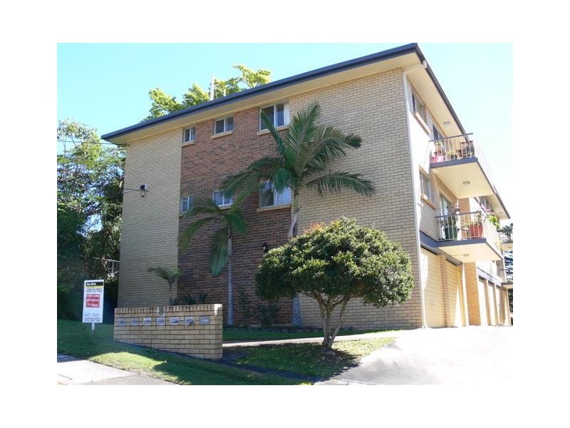 2/8 Barradine Street, Greenslopes QLD 4120