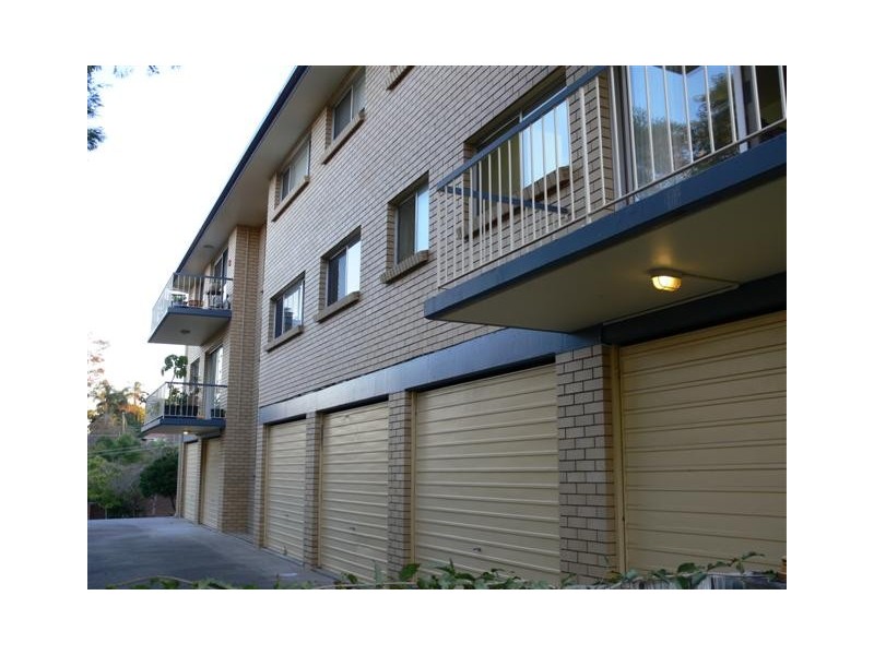 2/8 Barradine Street, Greenslopes QLD 4120