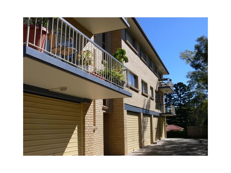 2/8 Barradine Street, Greenslopes QLD 4120