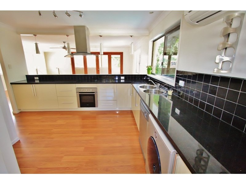 20 Passchendaele Street, Tarragindi QLD 4121