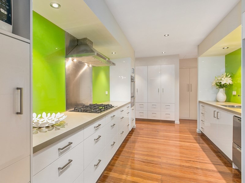 11 Oatland Crescent, Holland Park West QLD 4121