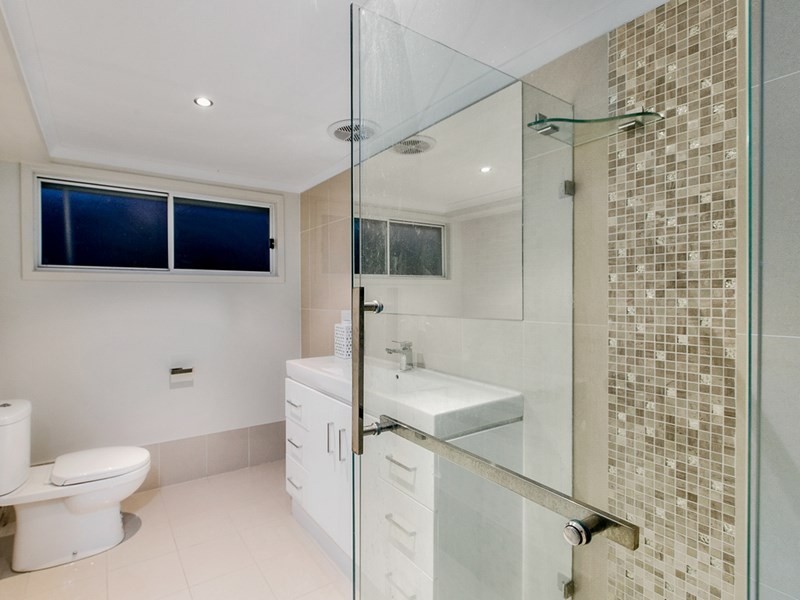 11 Oatland Crescent, Holland Park West QLD 4121