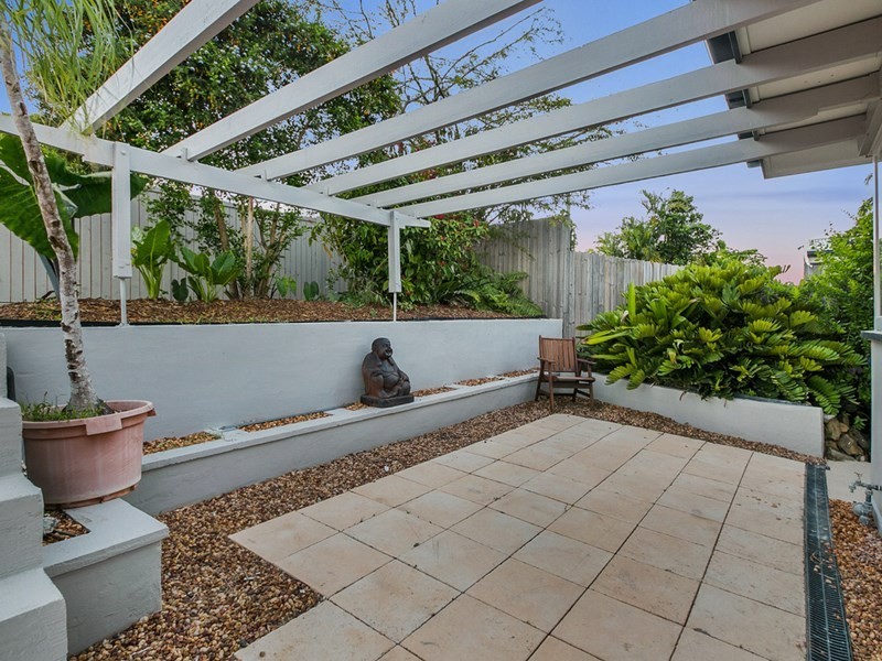 11 Oatland Crescent, Holland Park West QLD 4121