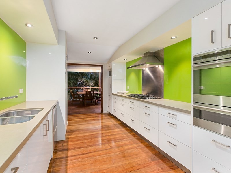 11 Oatland Crescent, Holland Park West QLD 4121