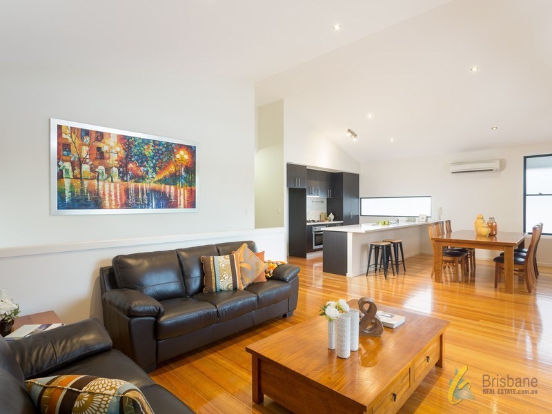 17 White Street, Graceville QLD 4075