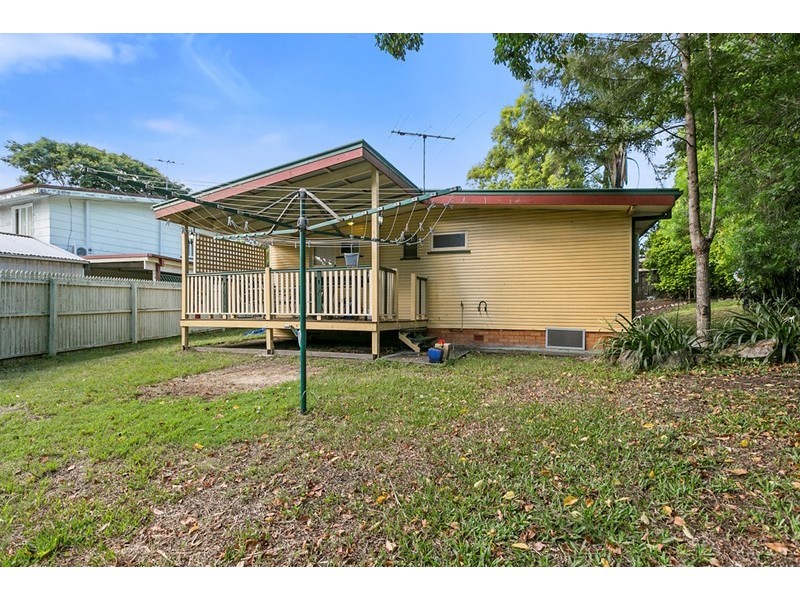 64 Latimer Street, Holland Park QLD 4121