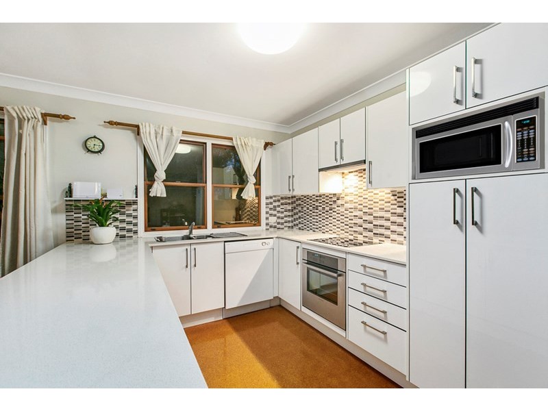 31 Roseglen Street, Greenslopes QLD 4120