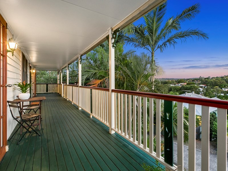 31 Roseglen Street, Greenslopes QLD 4120