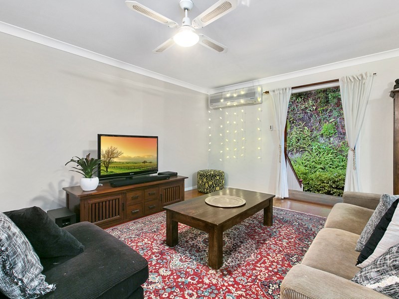 31 Roseglen Street, Greenslopes QLD 4120