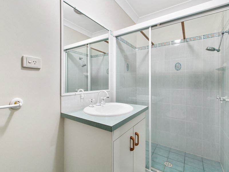 31 Roseglen Street, Greenslopes QLD 4120