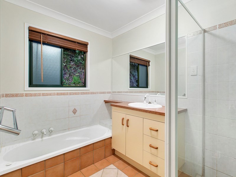 31 Roseglen Street, Greenslopes QLD 4120