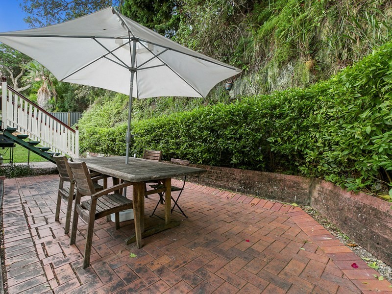 31 Roseglen Street, Greenslopes QLD 4120