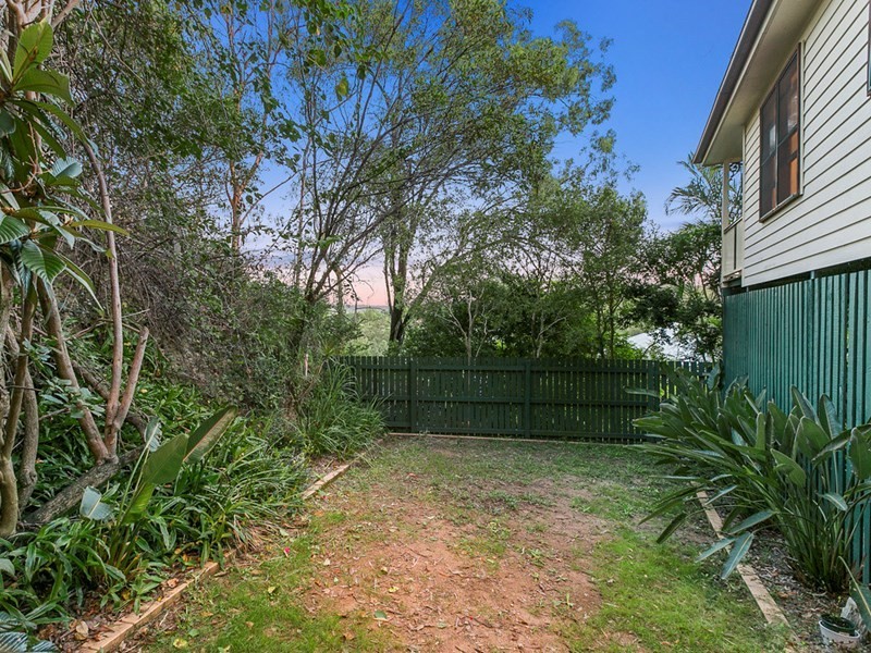 31 Roseglen Street, Greenslopes QLD 4120