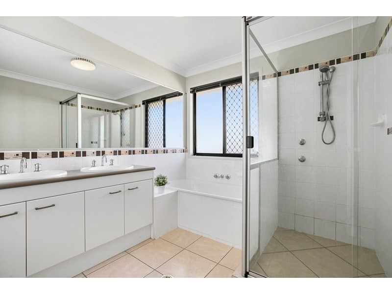 45 Lexey Crescent, Wakerley QLD 4154