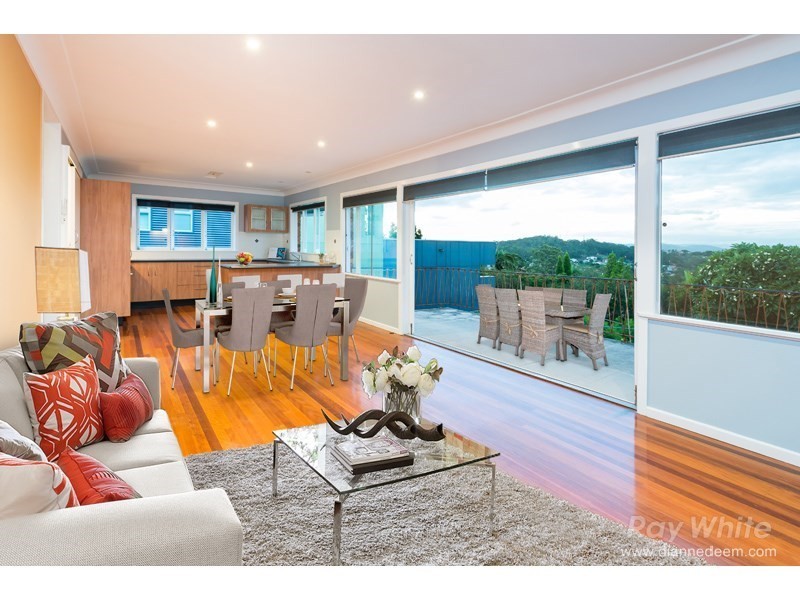 18 Kneale Street, Holland Park West QLD 4121