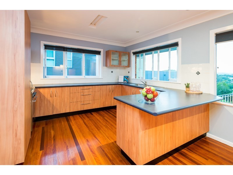 18 Kneale Street, Holland Park West QLD 4121