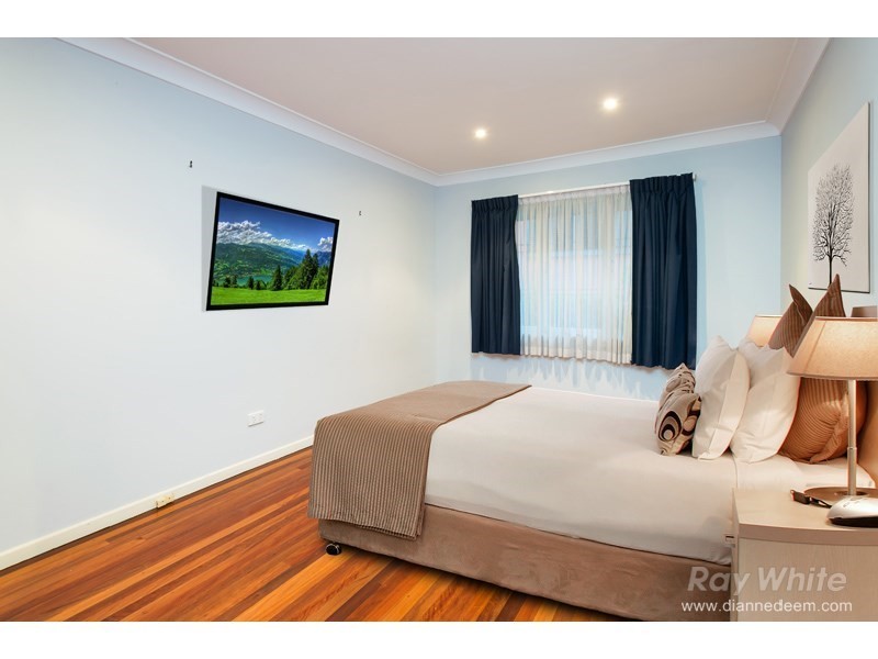 18 Kneale Street, Holland Park West QLD 4121
