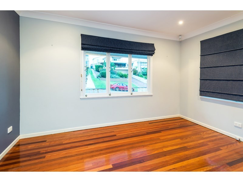 18 Kneale Street, Holland Park West QLD 4121