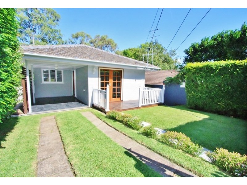 32 Dobbs Street, Holland Park West QLD 4121