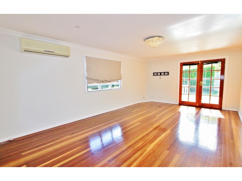 32 Dobbs Street, Holland Park West QLD 4121