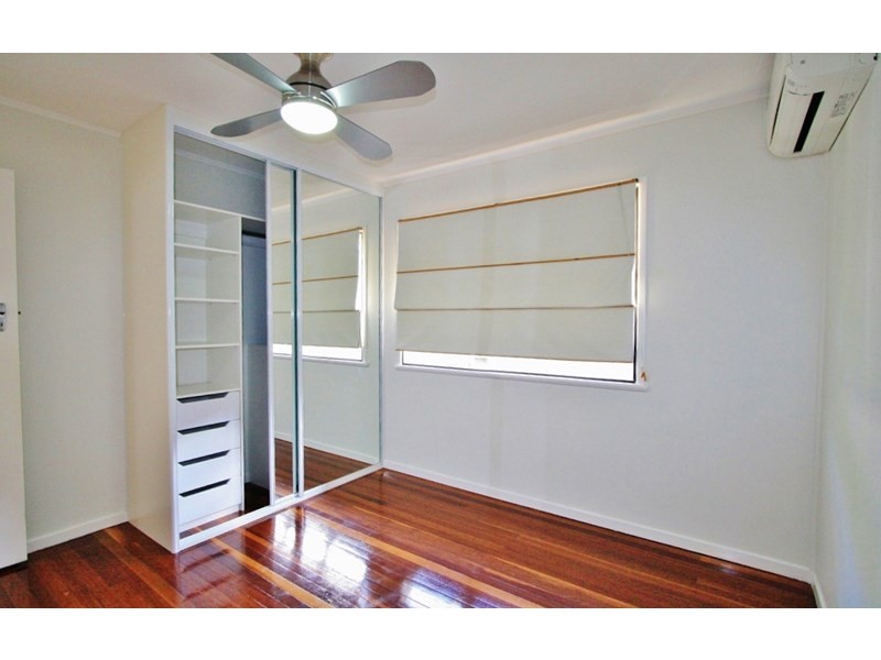 32 Dobbs Street, Holland Park West QLD 4121