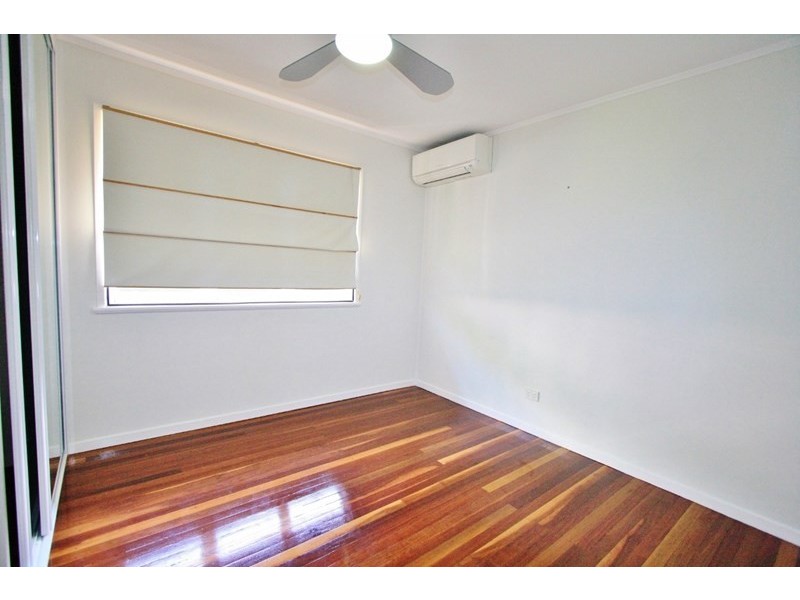 32 Dobbs Street, Holland Park West QLD 4121