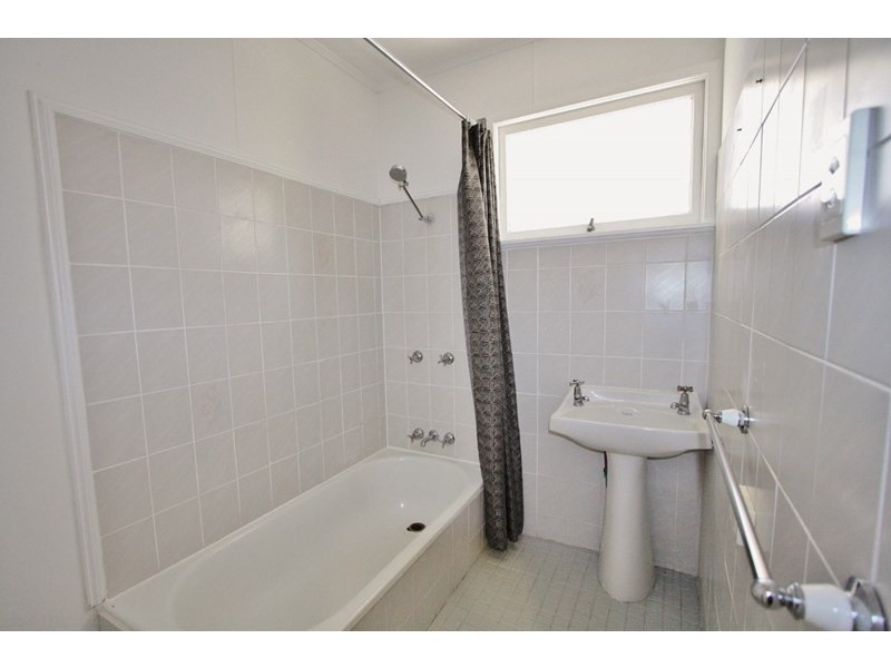 32 Dobbs Street, Holland Park West QLD 4121